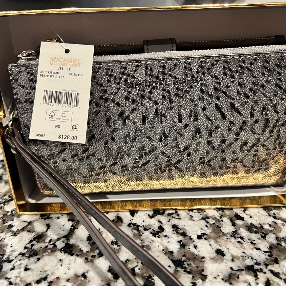 JET SET LARGE METALLIC SIGNATURE LOGO SMARTPHONE WRISTLET